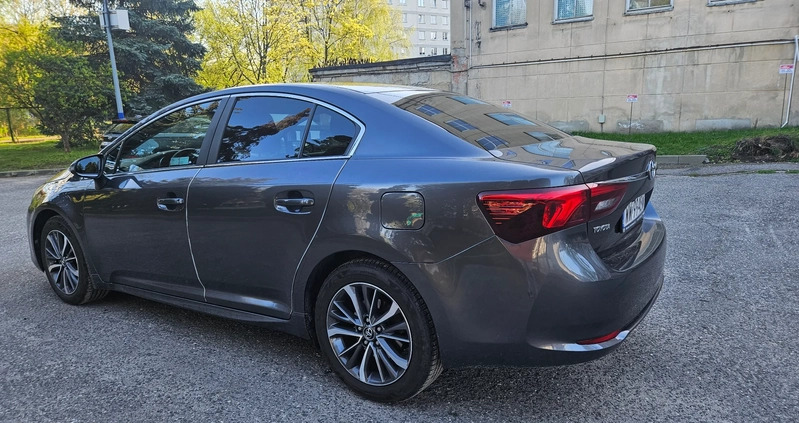 Toyota Avensis cena 69000 przebieg: 135000, rok produkcji 2016 z Warszawa małe 154